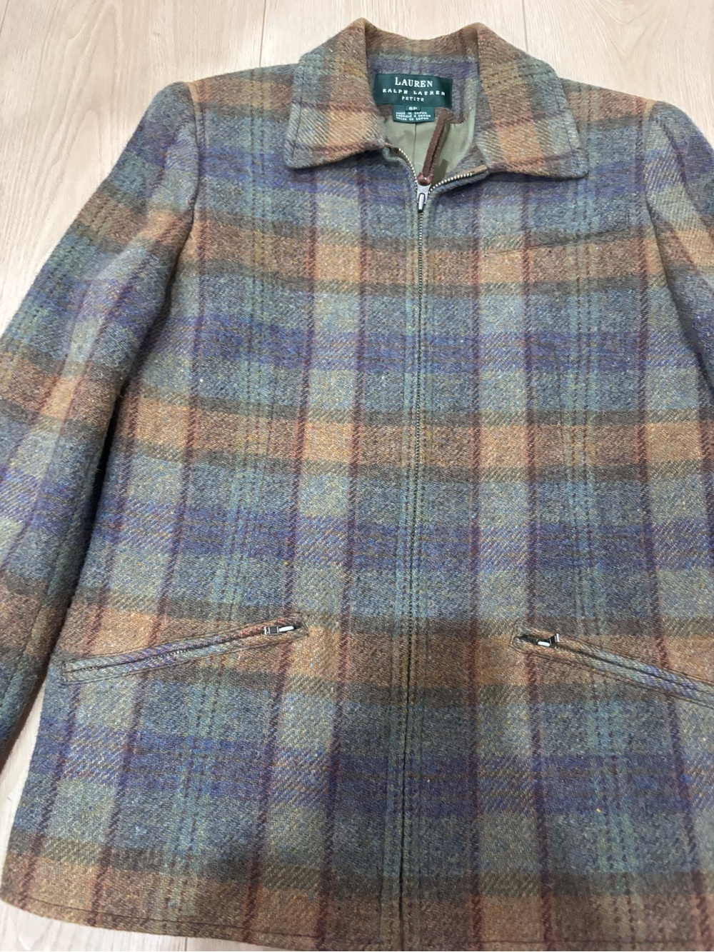 RALPH LAUREN Women's Wool Plaid Full Zip Leather
Collar Lined Coat Size 6P - Picture 5 of 5